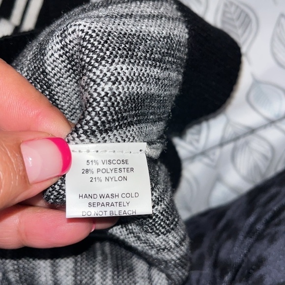 Beetlejuice x Unique Vintage Black & White Stripe Crop Sweater Vest -2X/3X - Picture 7 of 8